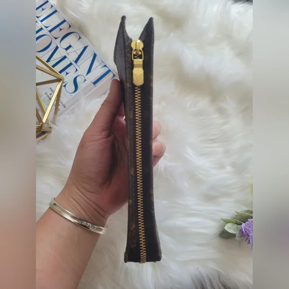 SOLD Louis Vuitton Bucket PM Pouch - Picture 3 of 10